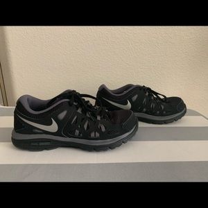 Nike Dual Fusion Size 5 Youth
